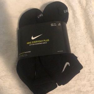 NEW Nike Everyday Plus Socks. UNISEX. WITH TAGS